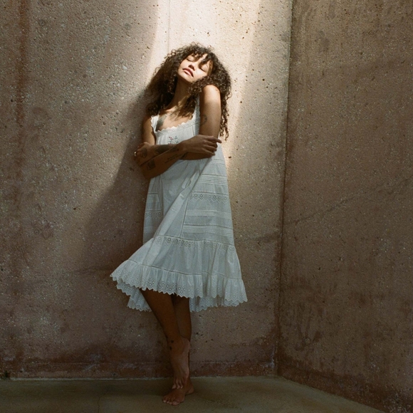 Doen White Lace Trim Nightgown - Picture 4 of 9